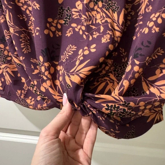 Floral V-Neck Women Top - Picture 2 of 4